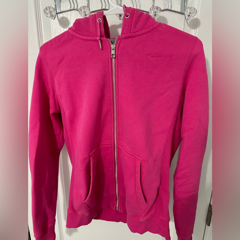 Nike hoodie fucsia.